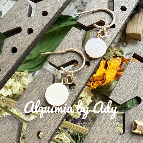 Alquimia Gold and White Earrings - Picture 1 of 1